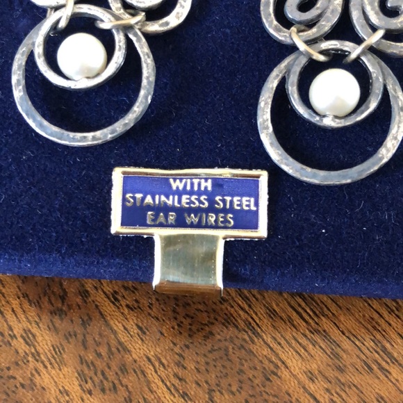 Vintage New Avon Swirlcraft Pierced Earrings - Picture 7 of 16